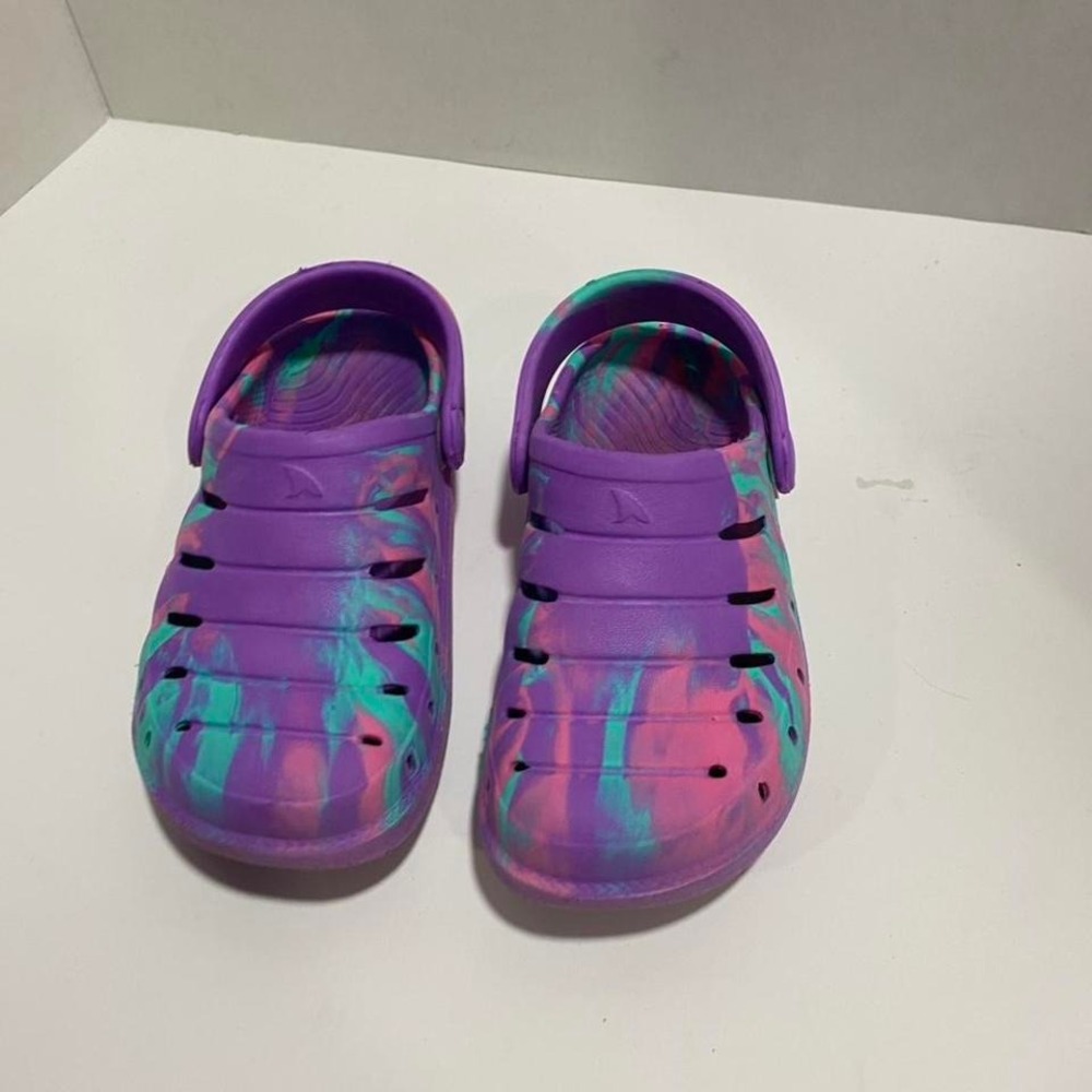 Rugged shark Purple tie dye Crogs  sandals toddler US 9. SKU-A524